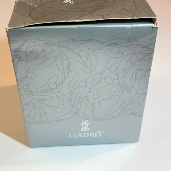 LLADRO VINTAGE "UNDER THE MISTLETOE BALL" - Picture 12 of 12